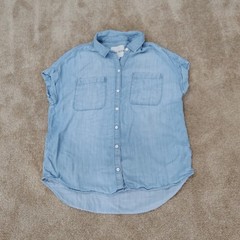 BUTTON DOWN CHAMBRAY SHIRT WOMENS MEDIUM 100% LYOCELL LIGHTWEIGHT SHORT SLEEVE