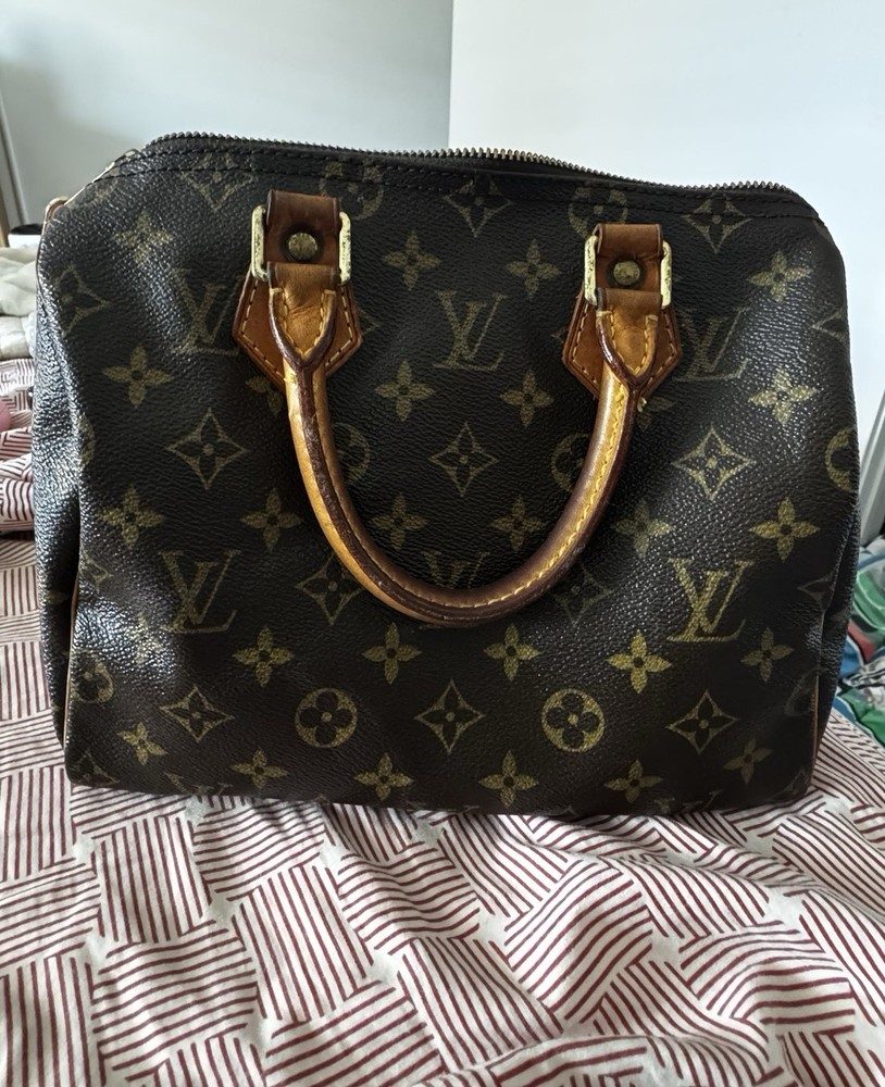 Louis Vuitton Authentic Monogram Speedy 25
