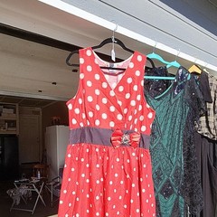 Women&rsquo;s Red & White Polka Dot Sleeveless V-Neck A-Line Knee Dress Bow, L