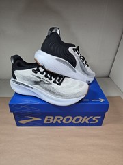 Size 11 Brooks Adrenaline GTS 25 Running Shoes Men&rsquo;s White / Black / White NIB