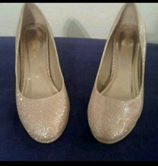 A three inch heel without the box. Its brand new rose shimmer shoes.