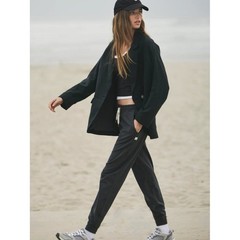 Vuori Heather grey performance joggers – Small