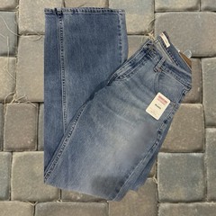 Signature/Levi Relaxed Fit Light Wash Jeans 30X32 Made in Lesotho Cott/Elastane