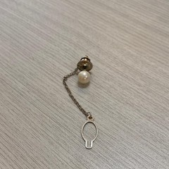 Pearl tie tac