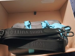 Louis Vuitton Reverse Keepall Bandouliere 25 Turquoise