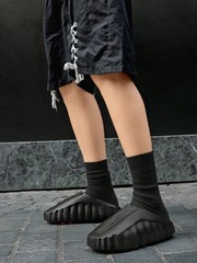 Mind 001 Men&rsquo;s Closed-Toe Clogs, Lightweight Durable Construction, Ventilated Up