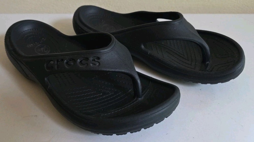 Crocs Baya Flip Flop Sandals Black Thong Slip On Spell Out Mens 5 Womens 7