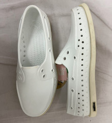 Native Adults Howard Slip On Sneaker/Water Shoe Shell White M6/W8 New *DISPLAY*