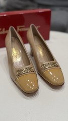 Womens Salvatore Ferragamo Beige Leather Pumps Gold Chain Patent Toe Heels Italy