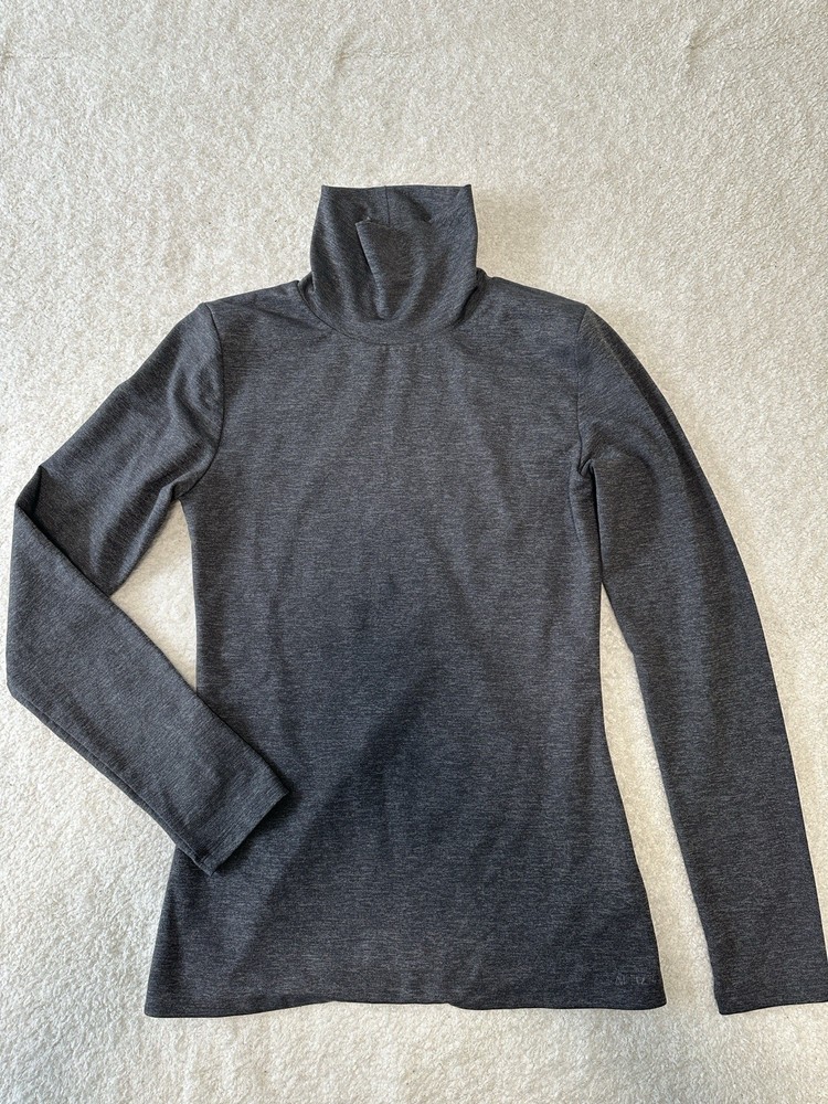 Aritzia Contour Gray Solid Turtleneck Long Sleeve Jersey Top Women&rsquo;s M