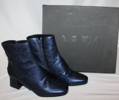 NIB Aska Bootie Women&rsquo;s Size EU 36 US 6 Metallic Stretchy Canvas Closed Toe Blue