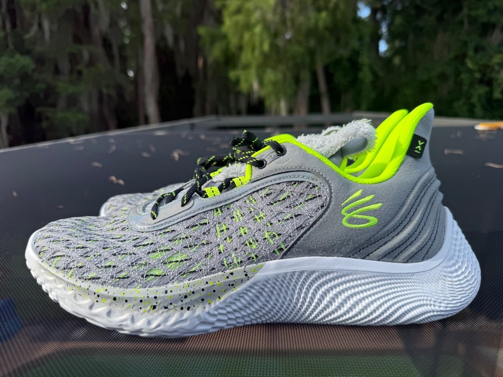 New Under Armour Curry Flow 9 Young Wolf Sample Volt Grey 3025684-115 Size 11.5