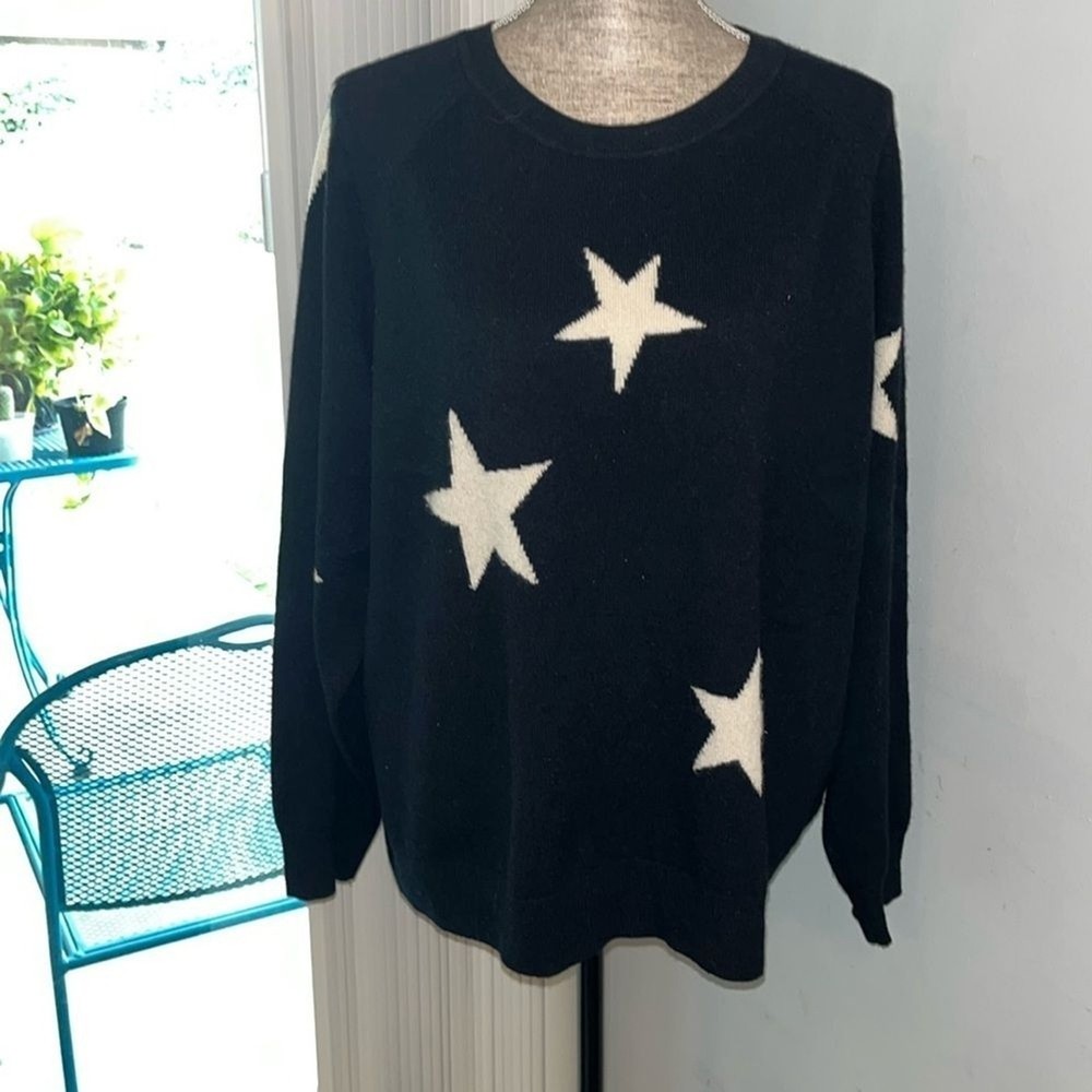 STAR PATTERN CASHMERE SWEATER IN BLACK- IVORY STARS