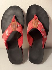 L.L. Bean Red & Black Flip Flops with Dragonfly Pattern Women&rsquo;s Sandals Size 8 !