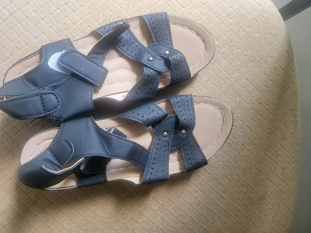Women’s Black Strappy Flat Sandals Faux Leather Ankle Strap Buckle Size 6