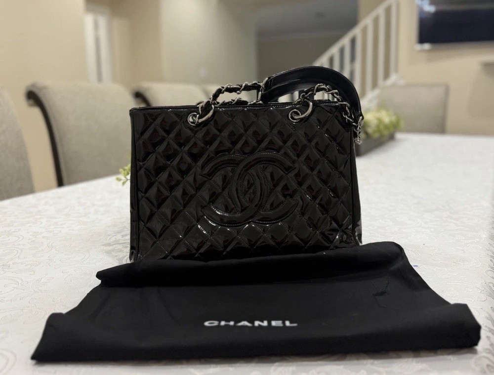 💎✨CHANEL Entrupy Authenticated 💎✨ Black Patent Leather Quilted CC Tote Bag