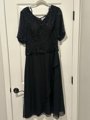 Juliet Black Solid V-Neck Short Sleeve A-Line Beaded Lined Midi Dress L