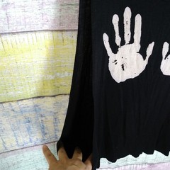 Bubble B hand print graphic muscle tee M black and white