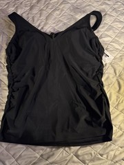 Lands&rsquo; End Women’s Black Solid Underwire One-Piece Swimsuit Size 12