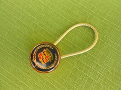 CADILLAC CREST LOGO GOLD KEY RING KEYCHAIN