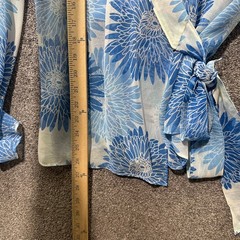Banana Republic 100% Silk Blue Floral Wrap Blouse Bell Sleeve Y2K Vintage Medium
