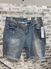 Time & Tru Mid-Rise Cuffed Denim Short Size 16 Blue Stretch Distressed Women&rsquo;s