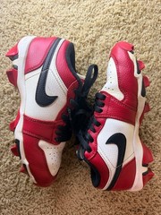 Jordan 1 Low Youth Multisport Cleat &lsquo;Chicago&rsquo; Red HF6885-106 Size 4.5Y