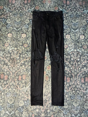 AMIRI Men’s Black Dark Wash Slim Fit Skinny Distressed Denim Jeans Logo