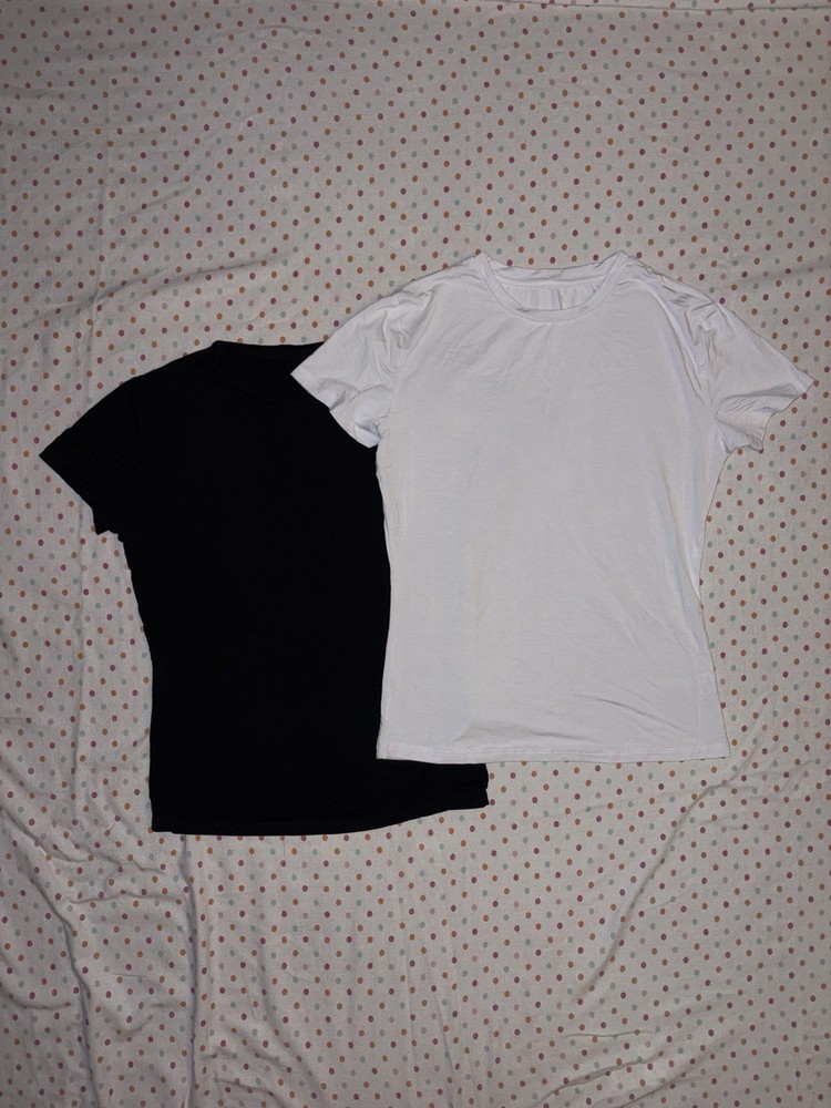 Black White Fitted Basic T-Shirt 2 Pack Size Large Stretchy Crew Neck NWOT