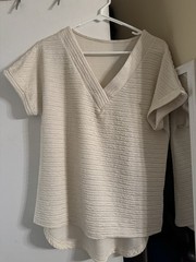 Women’s White Textured Solid Polyester Knit Short Sleeve V-Neck Pullover Top S