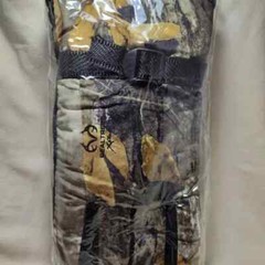 Winter Camo Gloves patterns will vary