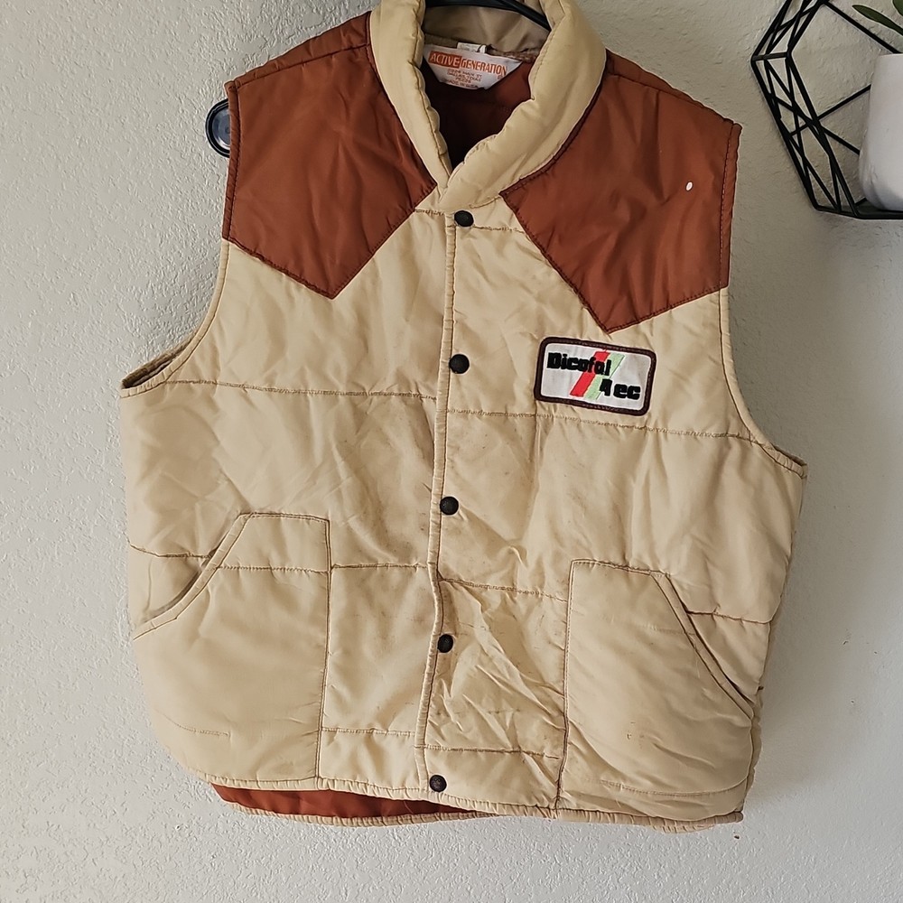 Active Generation Men&rsquo;s Beige/Brown Insulated Puffer Vest Snap-Front L