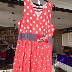 Women&rsquo;s Red & White Polka Dot Sleeveless V-Neck A-Line Knee Dress Bow, L
