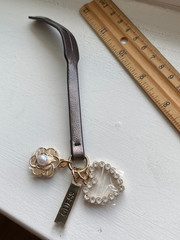 GUESS Handbag Hang Tag Gold Metal Faux: Pearl, Rhinestones, Metallic Leather NEW