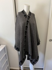 Worn Once ALEXANDER McQueen Thick Cashmere SWEATER Reversible Cape M/L