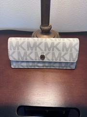 VGUC Michael Kors MK Signature Beige/Brown Snap Wallet w/ Zip Coin Pocket, Cards